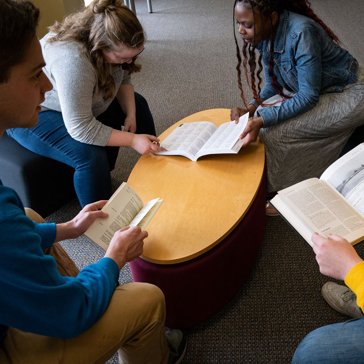 EMCC students in library